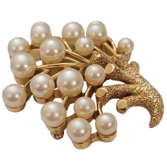 Trifari Crown Over T Gold Tone Faux Pearl Coral Branch Brooch, Signed E472 - Picture 3 of 8
